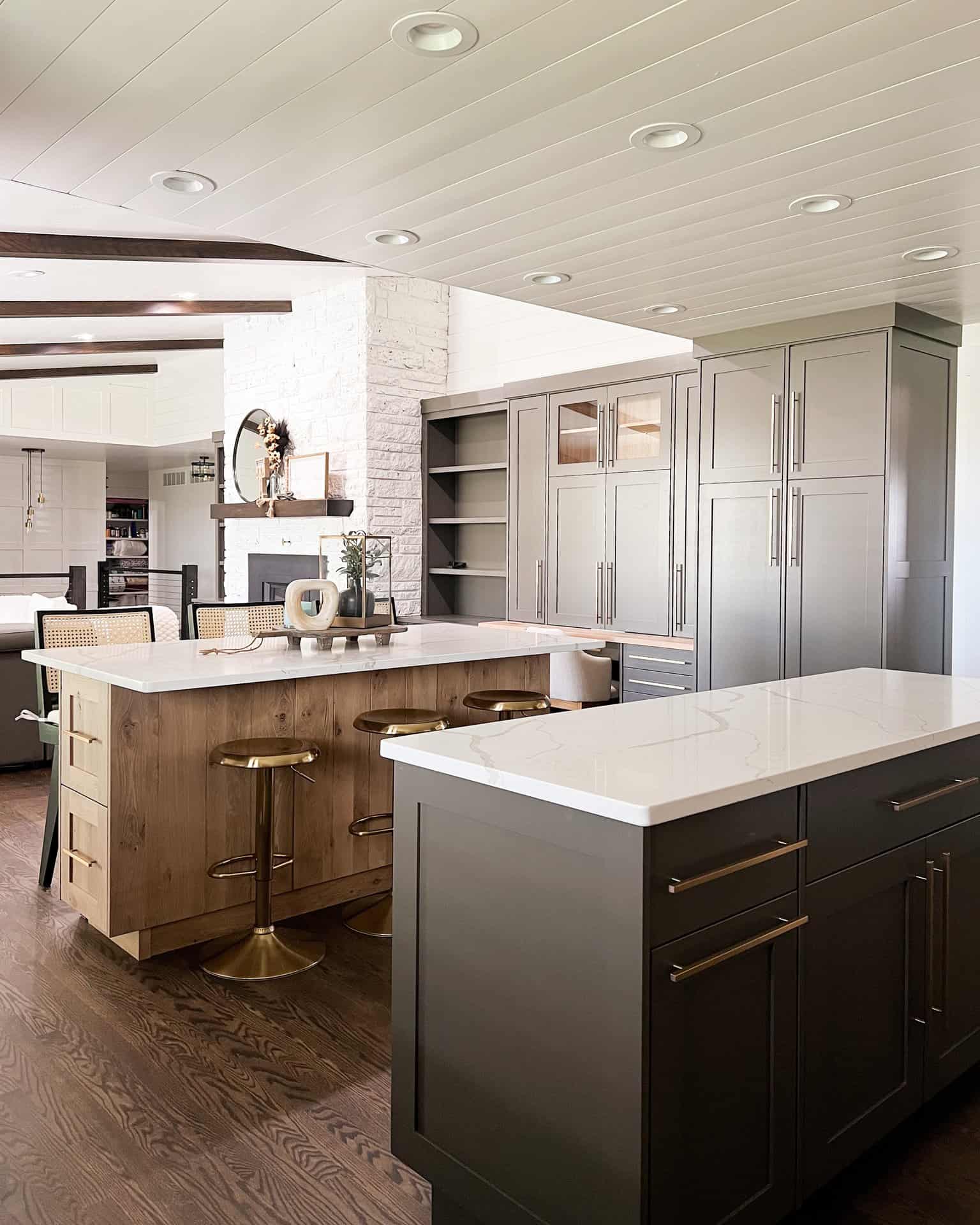 beautiful kitchen island space and built in
