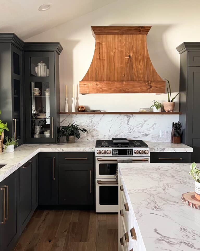 custom shelf and range hood